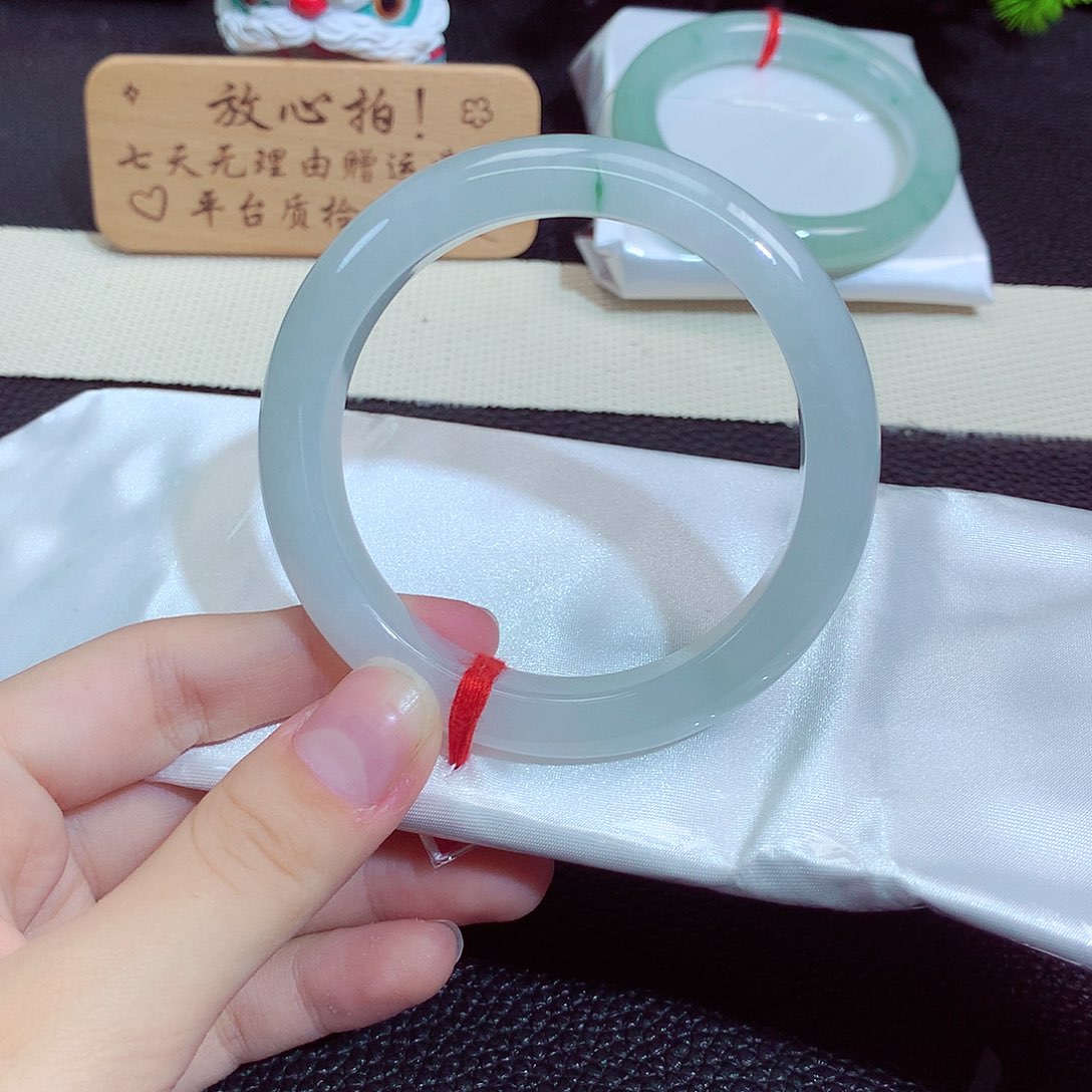 翡翠未镶嵌手镯9008
