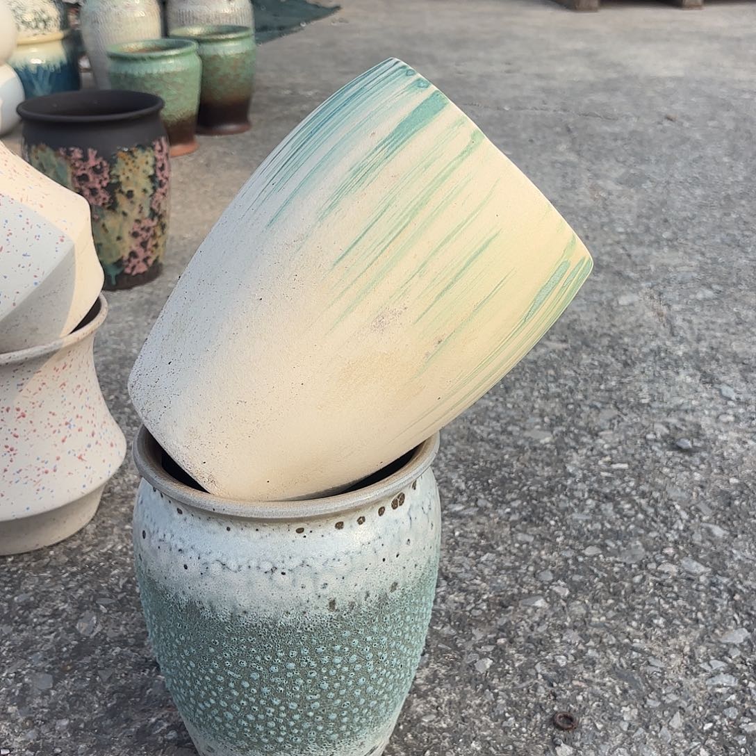花盆紫砂绿刷蛋壳加泡泡两个瑕疵