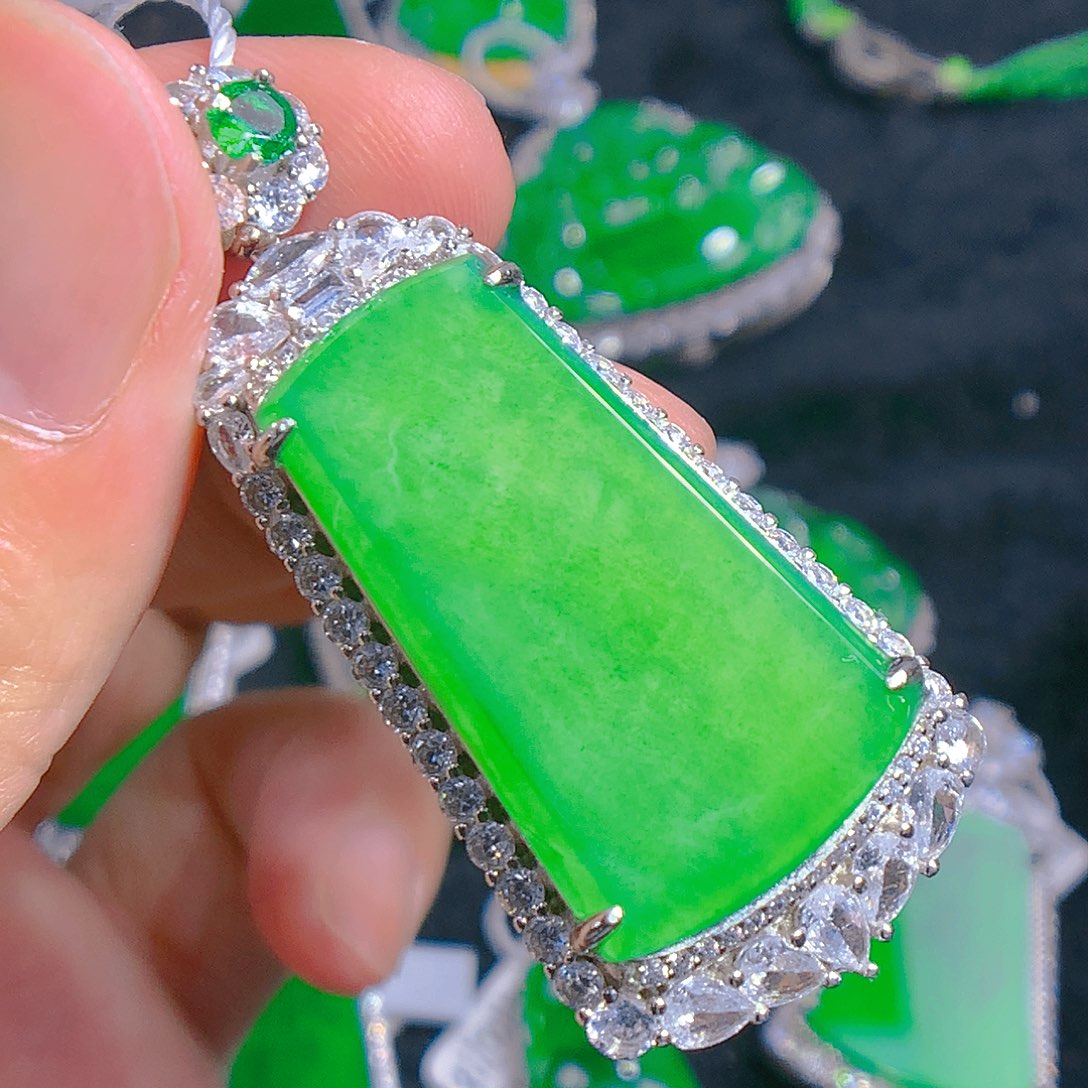 翡翠颈饰银S925镶嵌吊坠