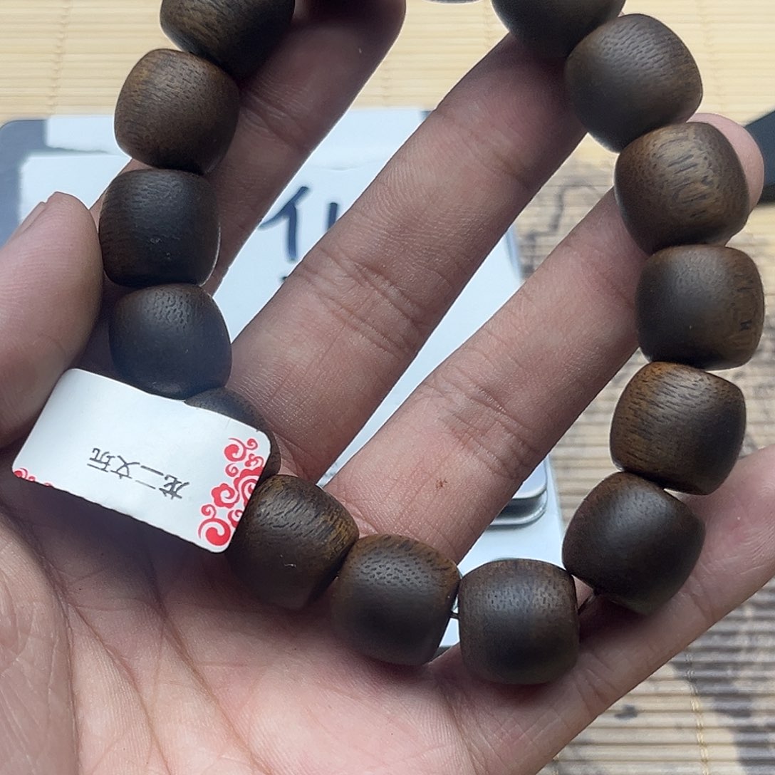 沉香碎屑沉香昆仑梅格