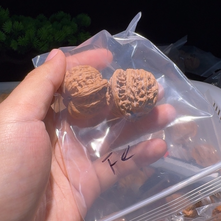 F***e吊坠文玩核桃白狮子