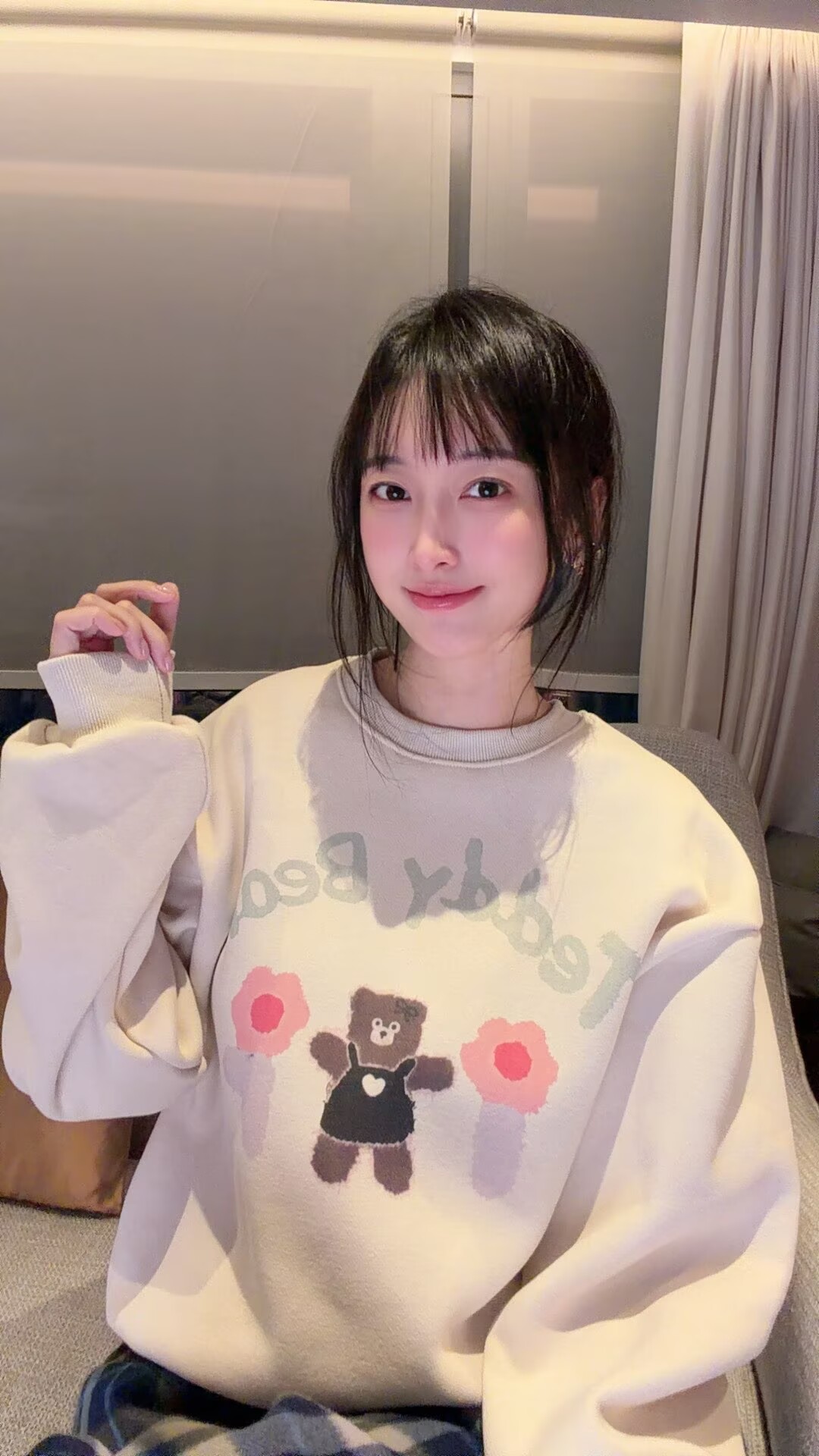 【张静芝】韩国新品~2色小熊字母花朵加绒女生宽松套头卫衣