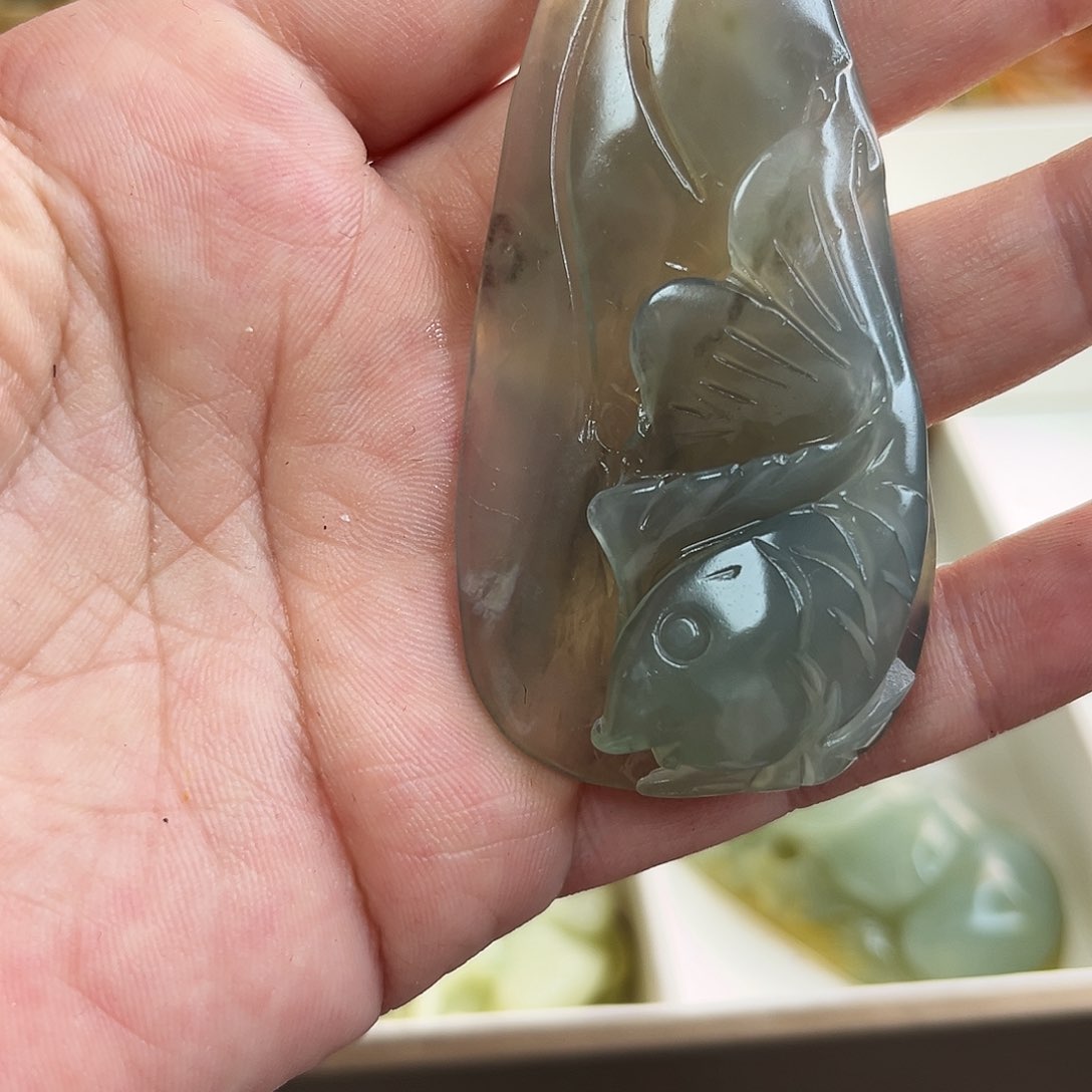蛇纹石玉颈饰未镶嵌