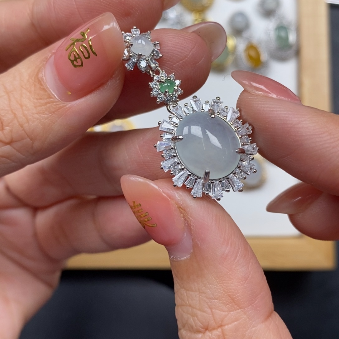 翡翠颈饰未镶嵌翡翠