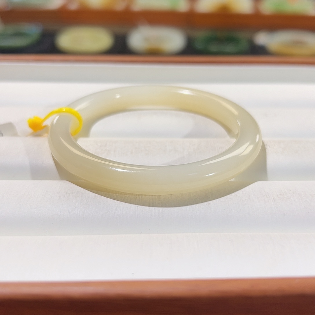 和田玉手镯未镶嵌鹏**萱