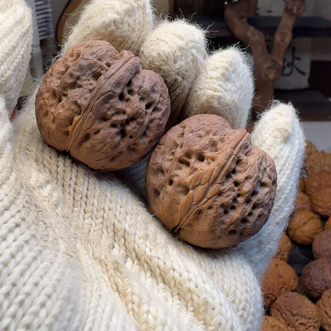 把件文玩核桃七彩火烧云36.2 天然七彩