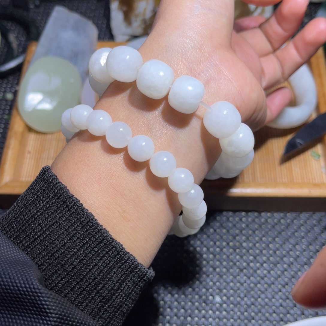 未镶嵌和田玉车挂