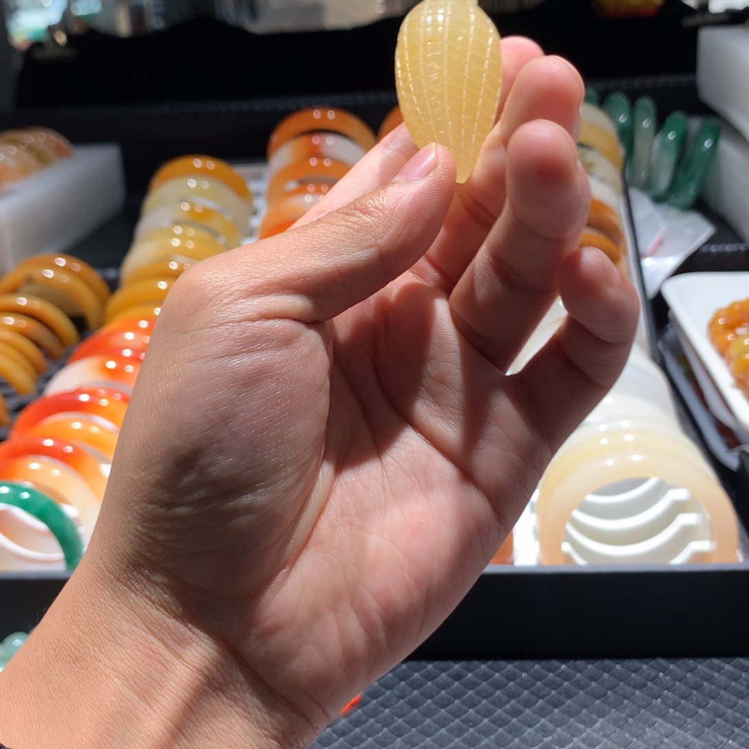 未镶嵌手镯石英质玉