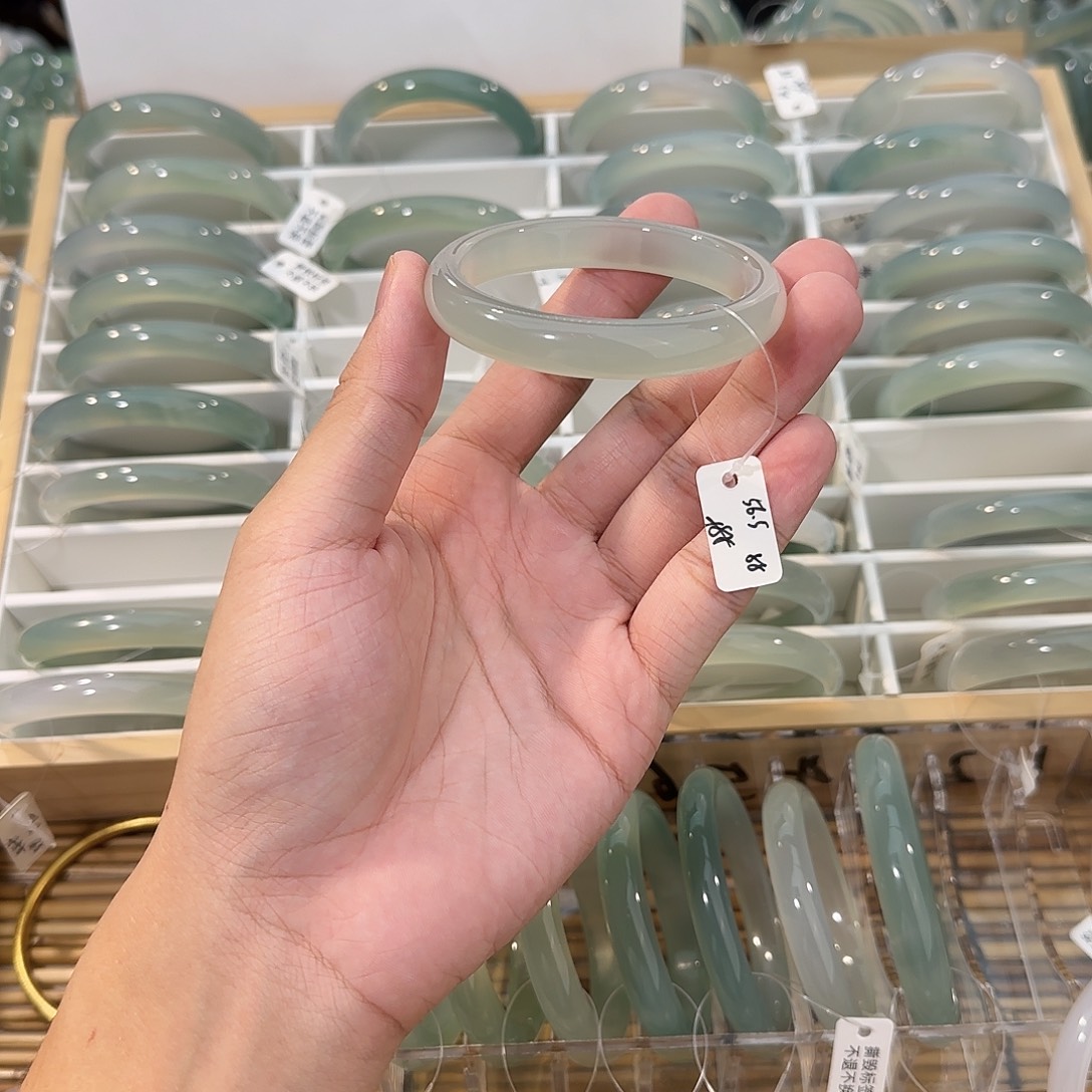 玛瑙/玉髓未镶嵌手镯圈口56.5