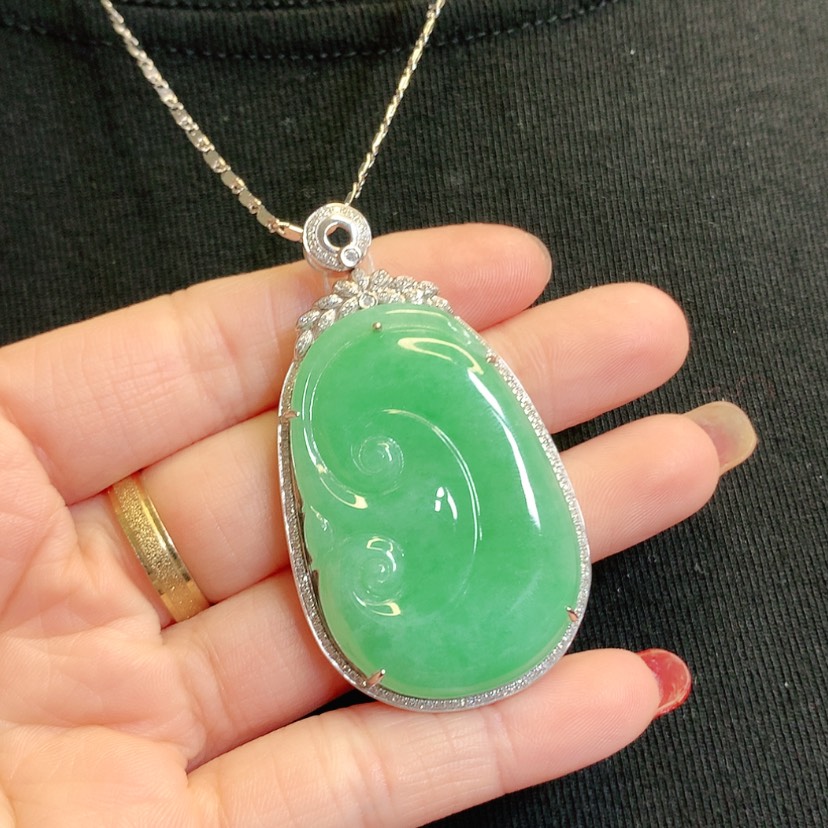 【闪购商品】翡翠吊坠(赠链)18K金镶嵌