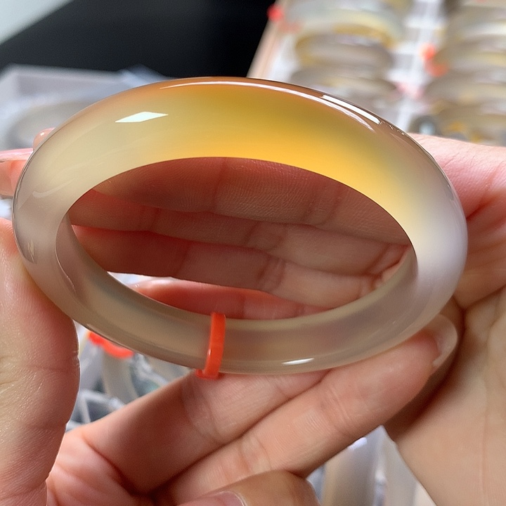 玛瑙/玉髓未镶嵌手镯一口糖58