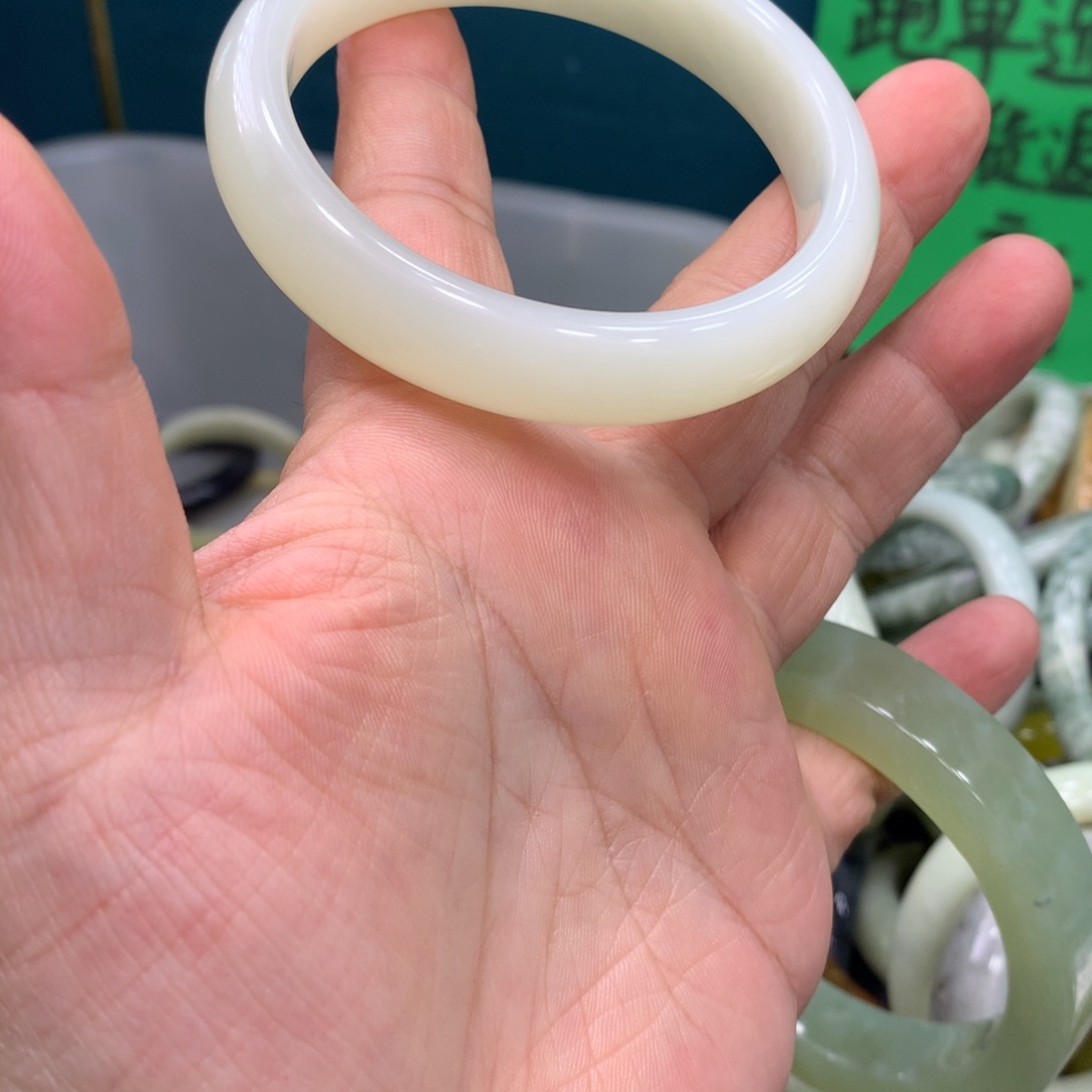 一***花蛇纹石玉未镶嵌手镯