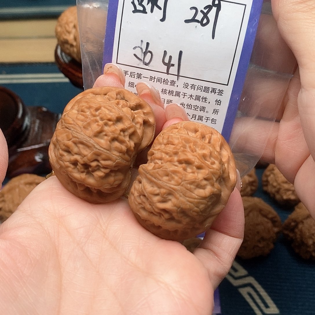 文玩核桃把件宫灯