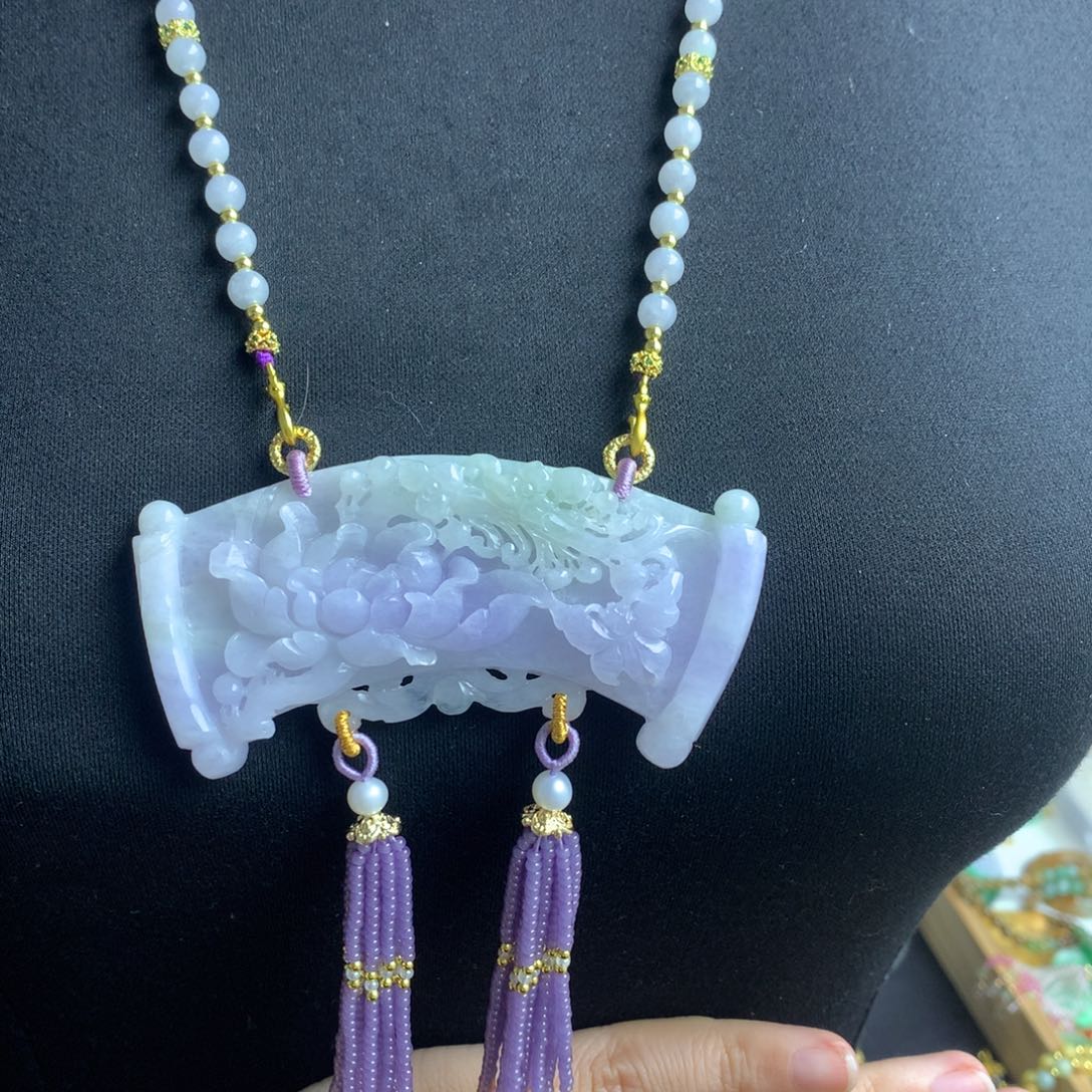 翡翠颈饰未镶嵌翡翠