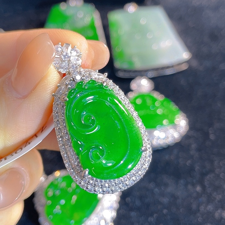 翡翠银S925镶嵌颈饰翡翠