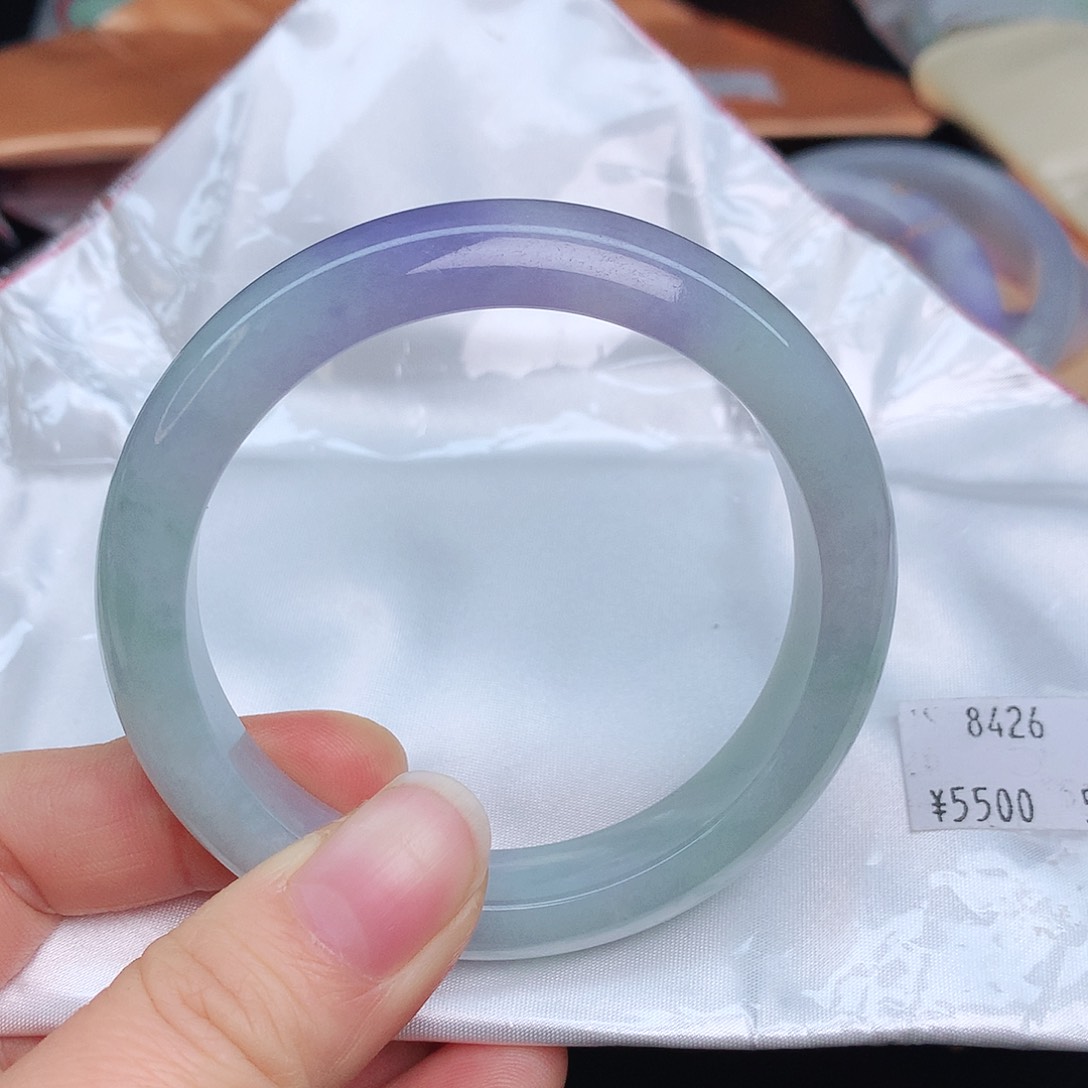 翡翠手镯未镶嵌宝****?8426c c v v b