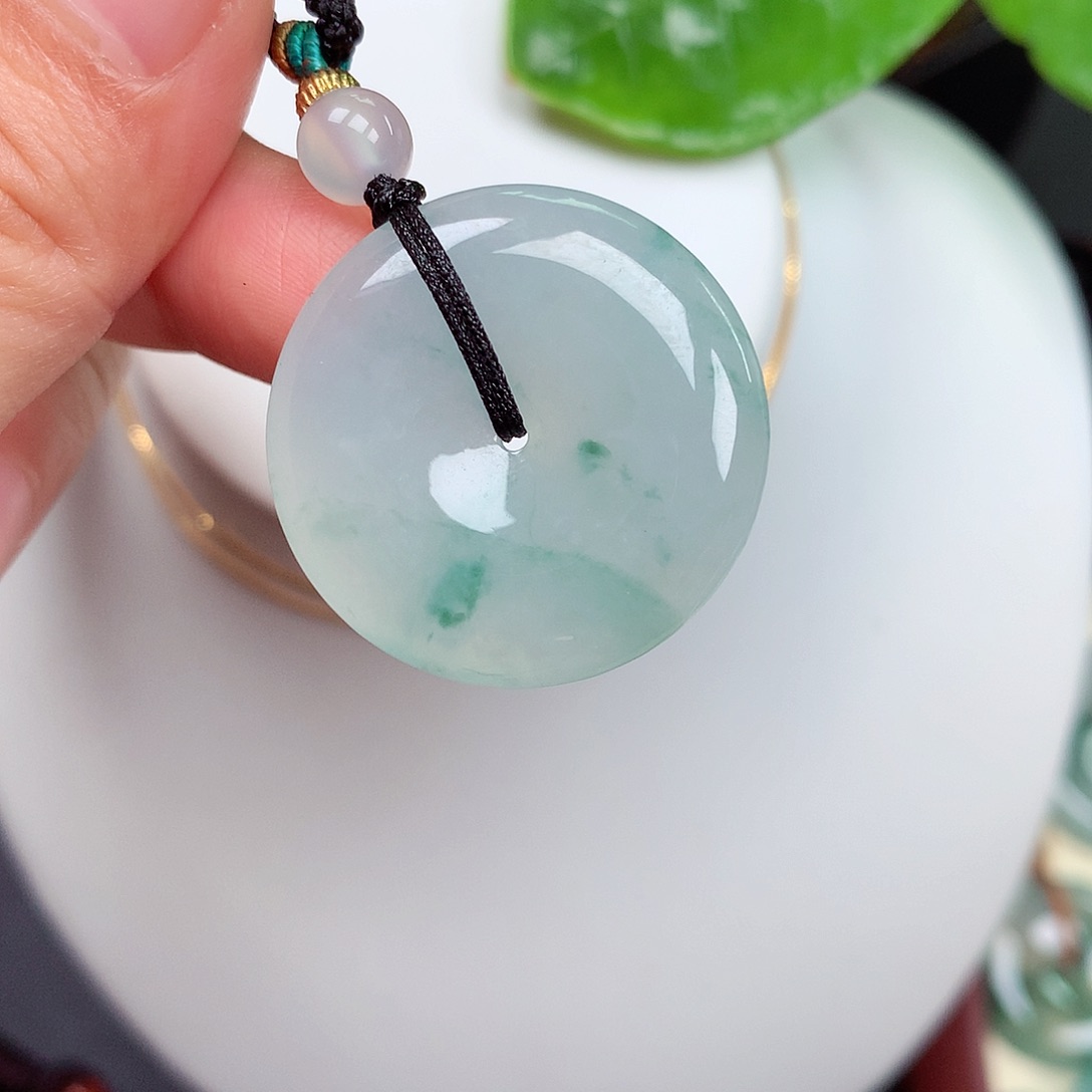 翡翠未镶嵌颈饰平安扣