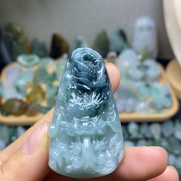颈饰未镶嵌翡翠龙牌