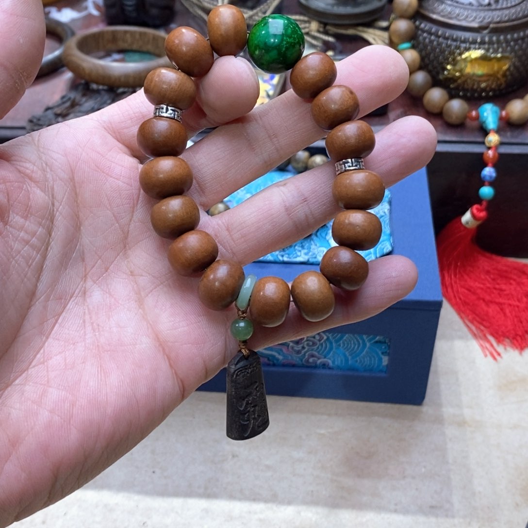 大叶紫檀（黑酸枝木类）