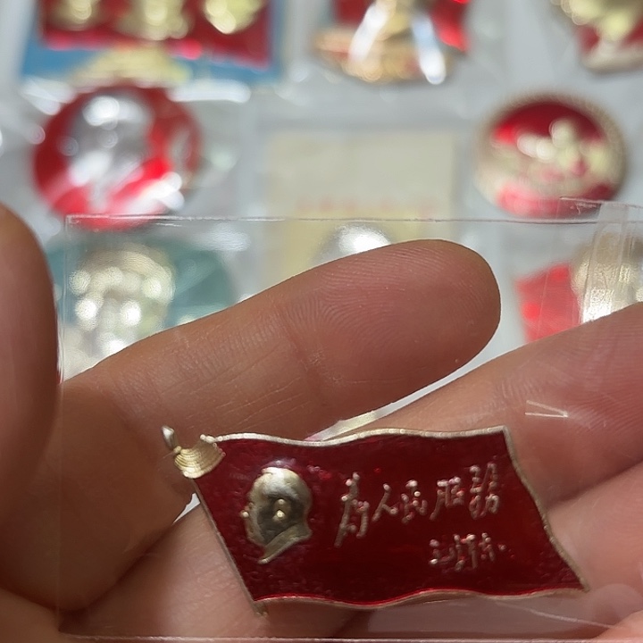 牵***手其他普通金属纪念章