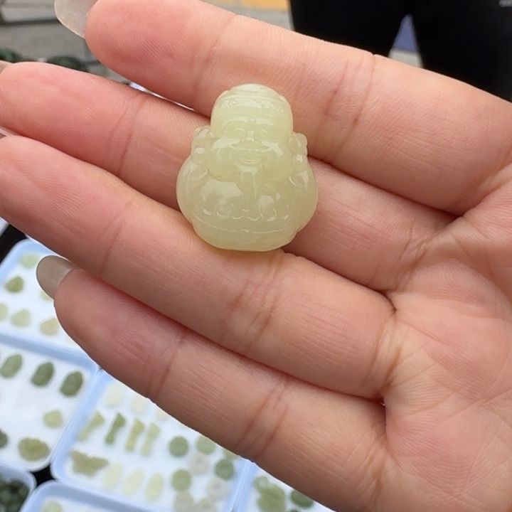 旺***糖和田玉未镶嵌颈饰