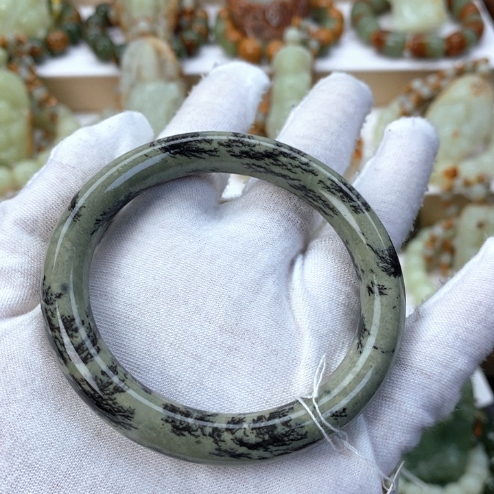 【闪购商品】透闪石质玉手镯未镶嵌