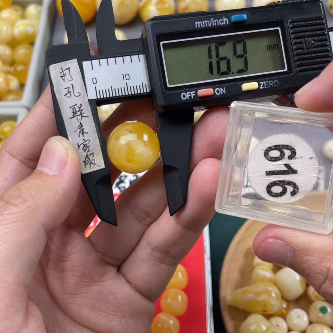 蜜蜡珠宝奇石未镶嵌