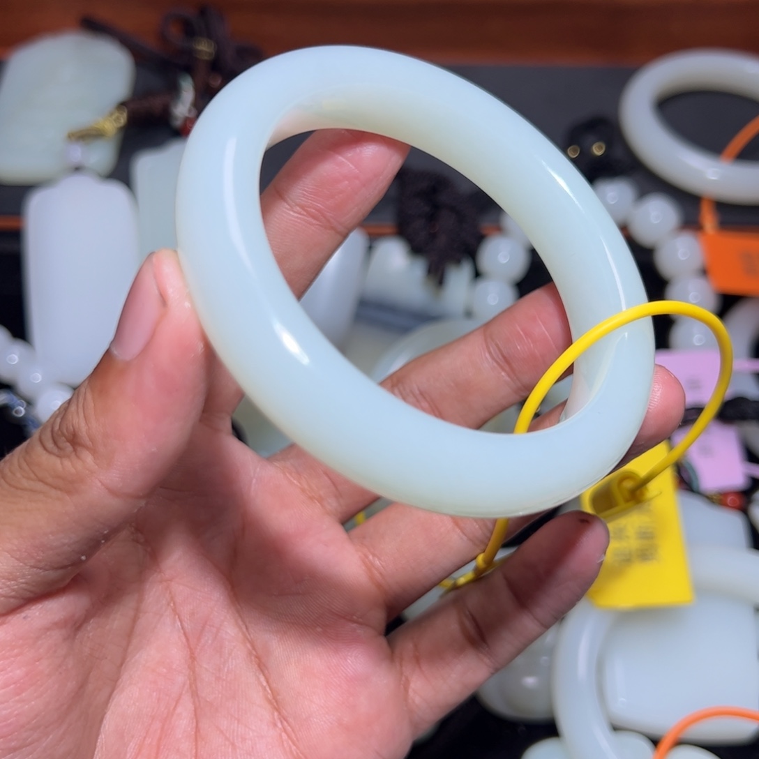 墨***斯和田玉未镶嵌手链