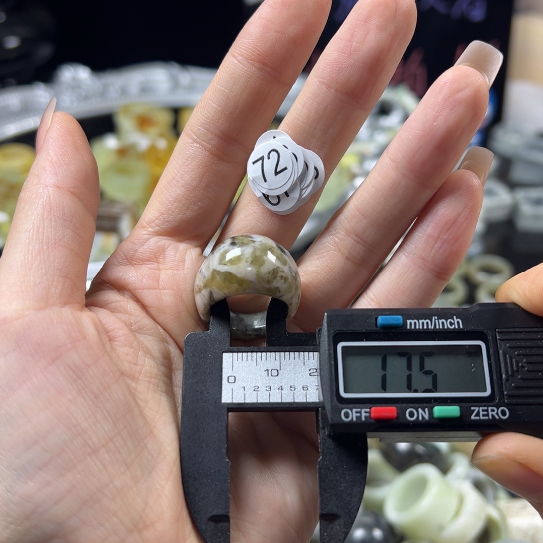 蛇纹石玉未镶嵌戒指