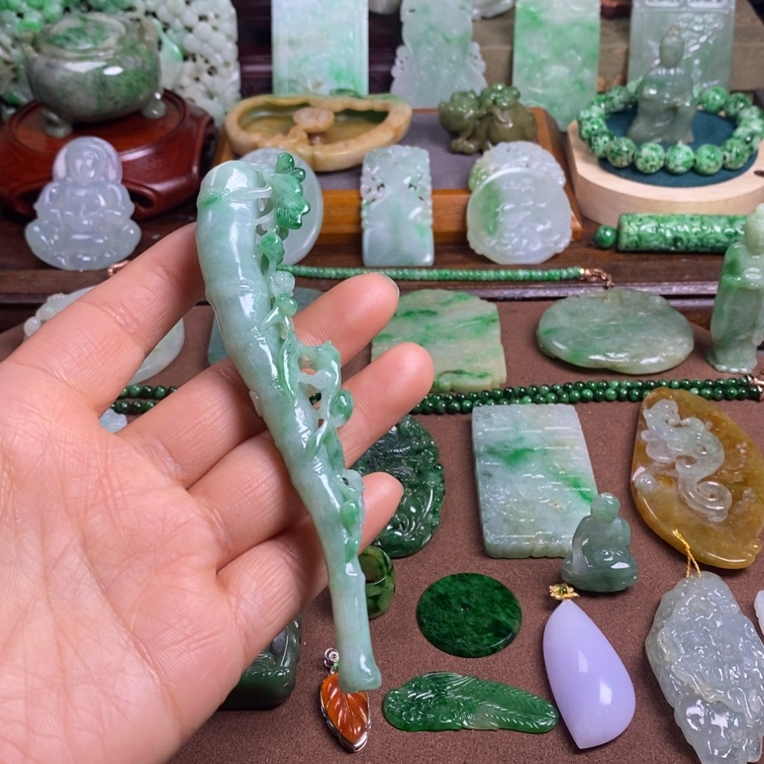 牛***天翡翠未镶嵌颈饰11111111111111