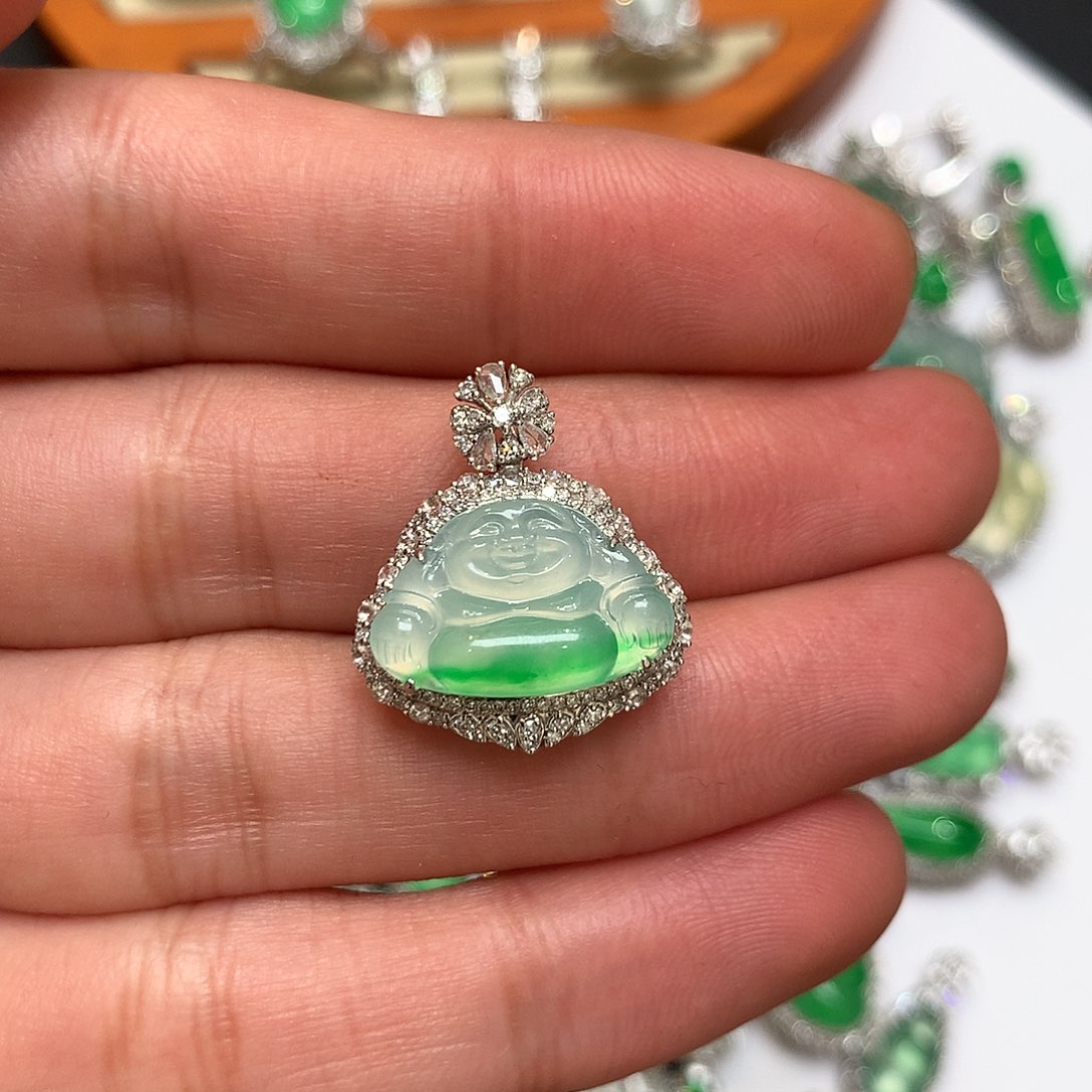 翡翠吊坠(不含链)18K金镶嵌飘绿佛公