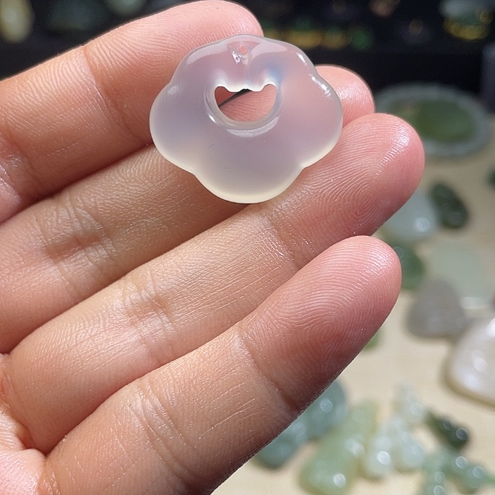 透闪石质玉未镶嵌珠宝奇石
