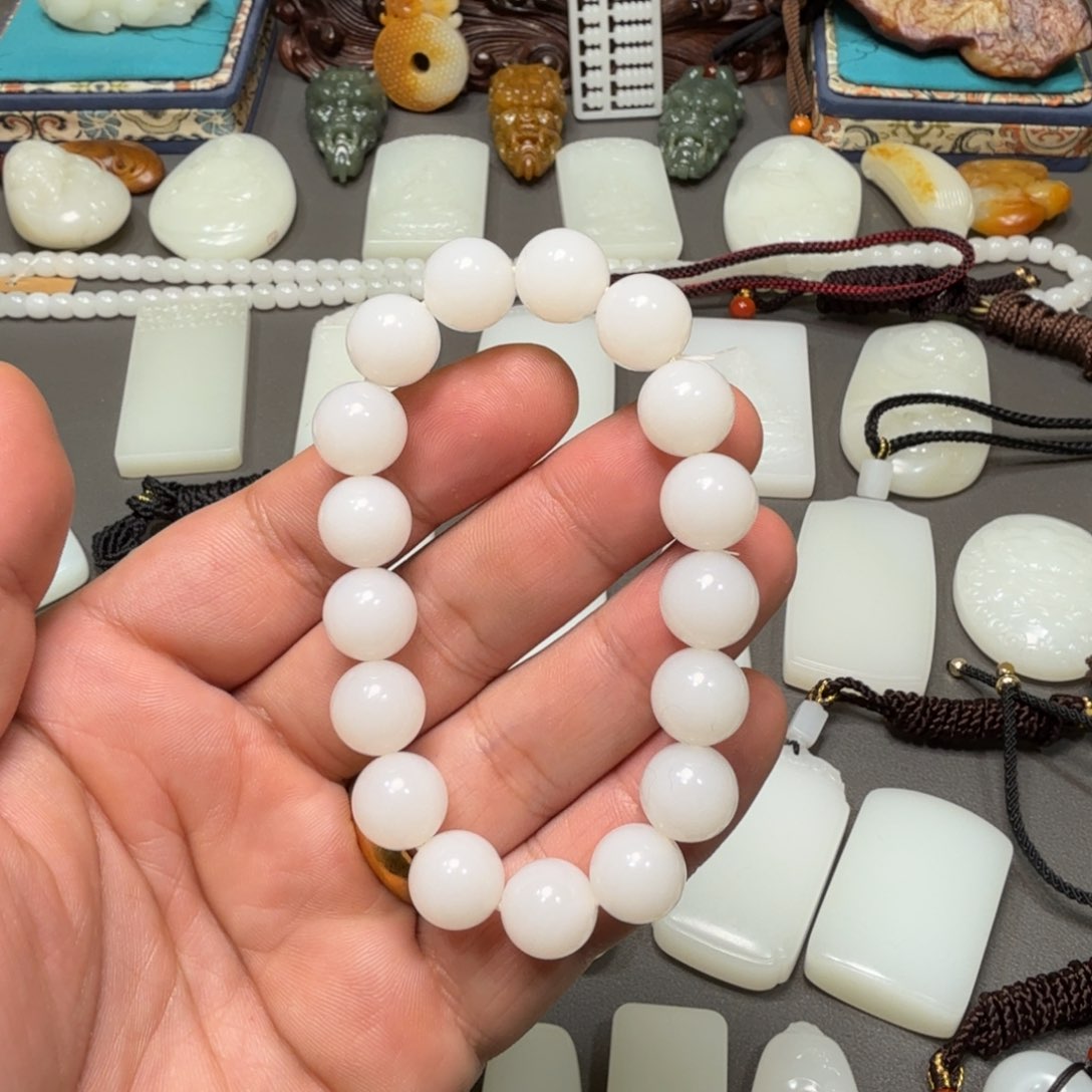 和田玉颈饰未镶嵌