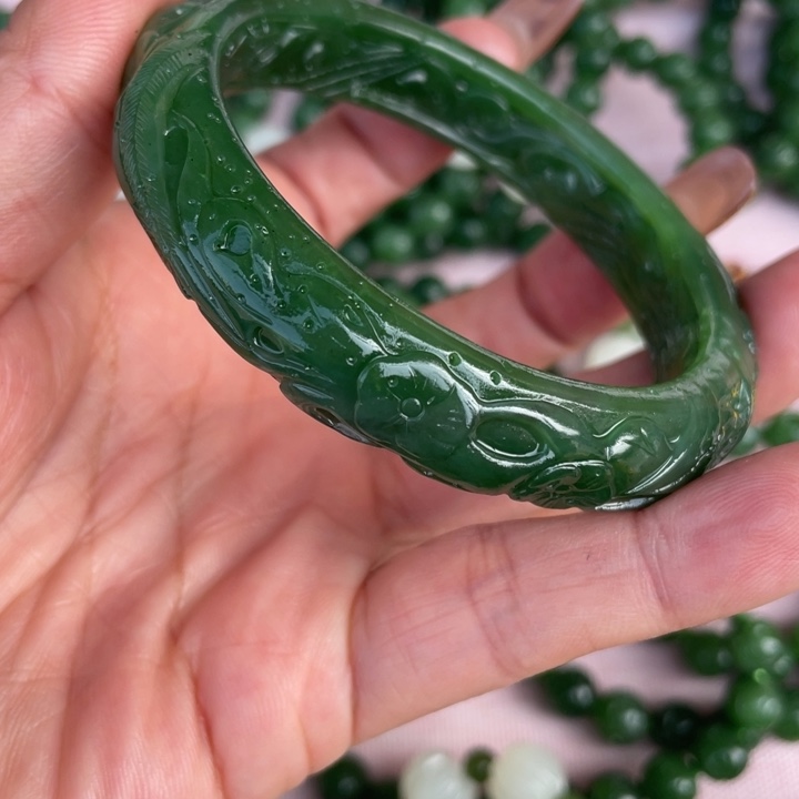 和田玉（糖玉）颈饰未镶嵌