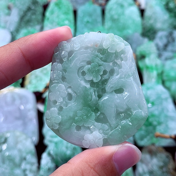 吊坠(不含链)未镶嵌翡翠