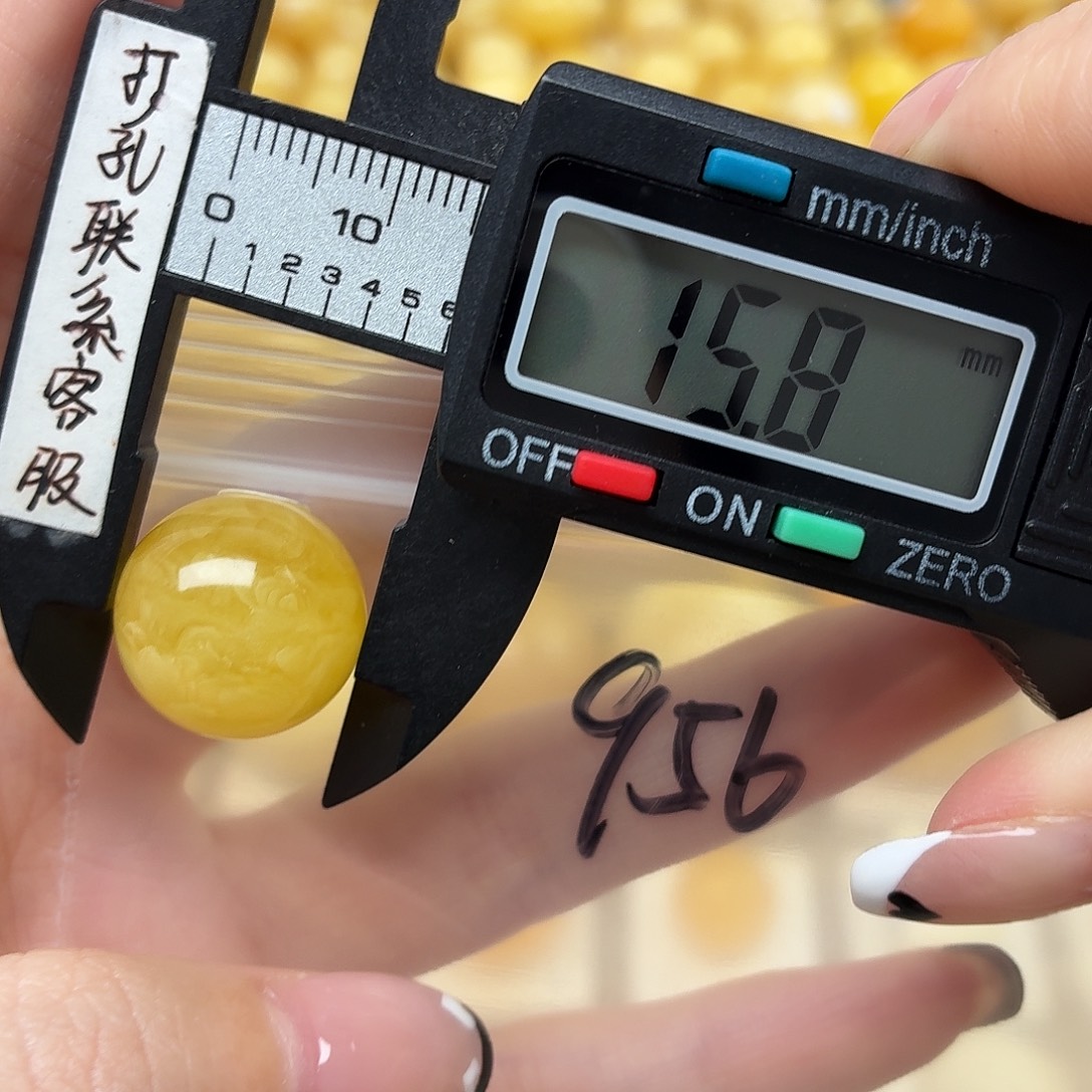 晓***丰蜜蜡未镶嵌裸石蜜蜡