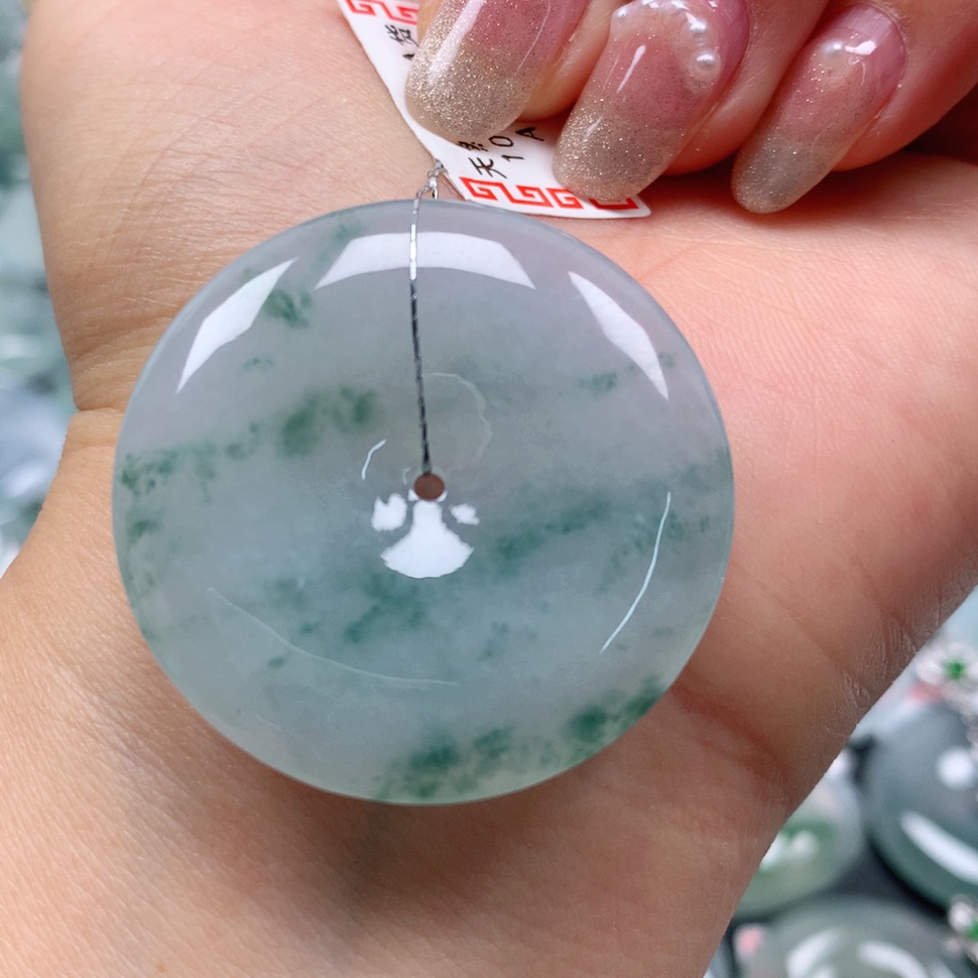 翡翠颈饰未镶嵌天然翡翠