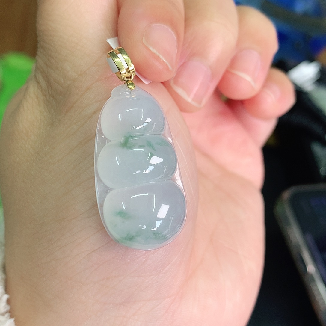 翡翠颈饰18K金镶嵌冰胶飘绿大豆子32*17.5*7