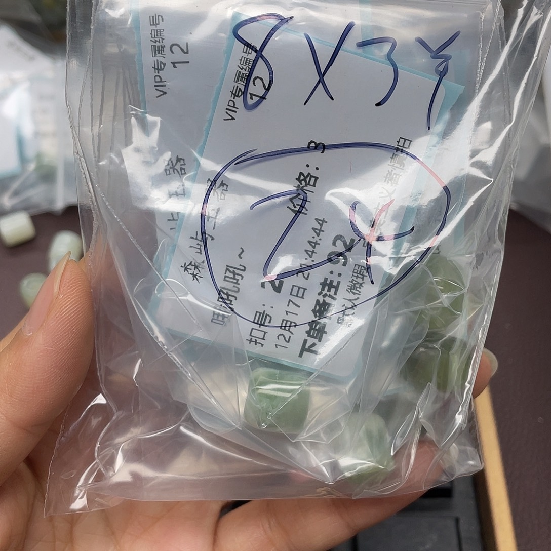 哦***～蛇纹石玉未镶嵌颈饰