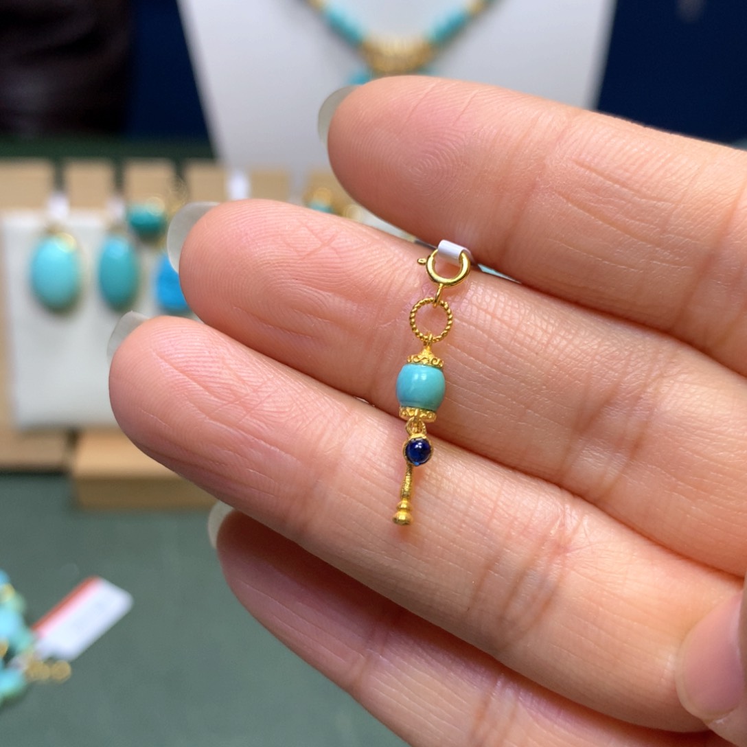 绿松石挂件18K金镶嵌