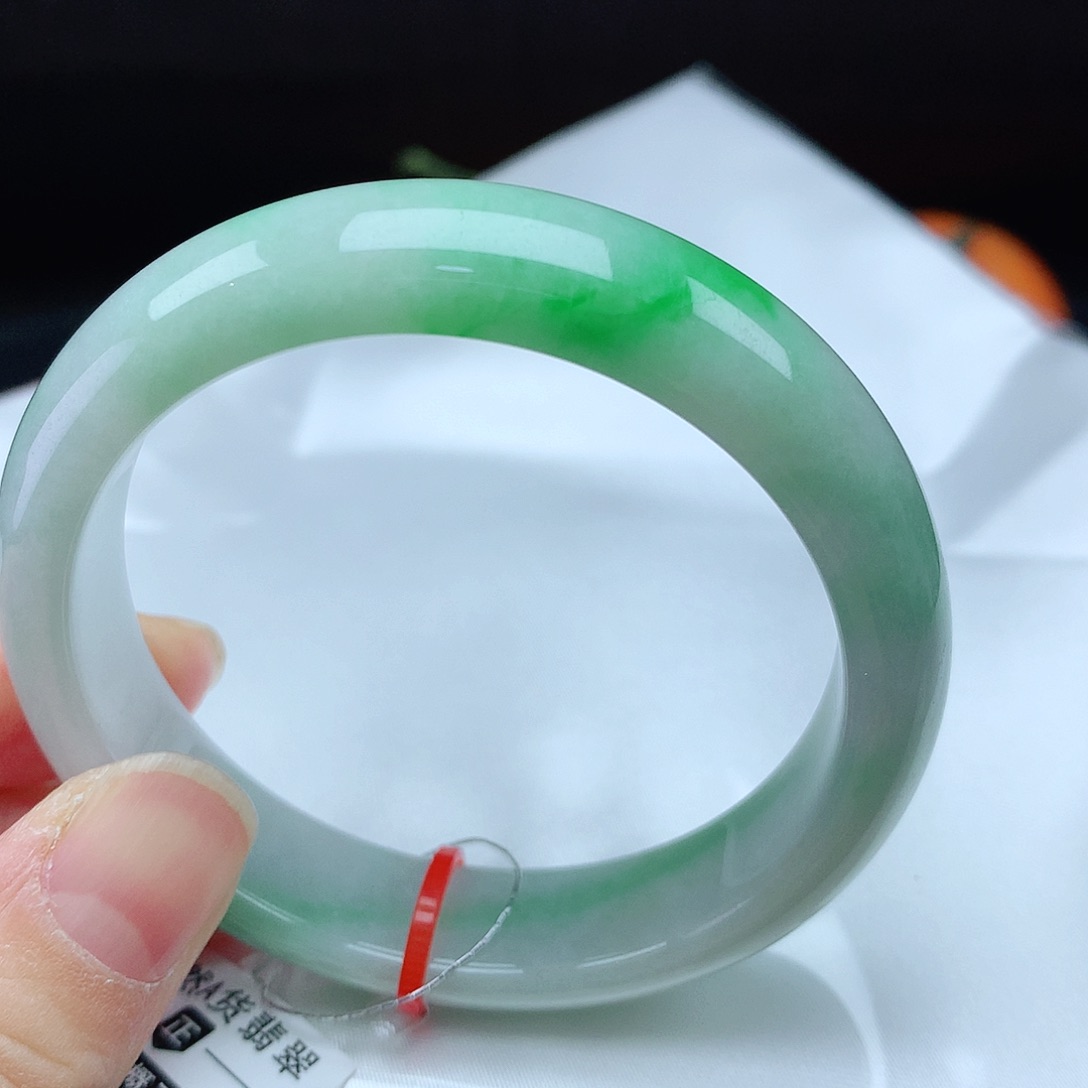 翡翠手镯未镶嵌52圈