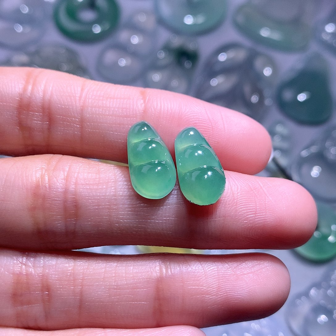 【闪购商品】翡翠颈饰未镶嵌一对豆