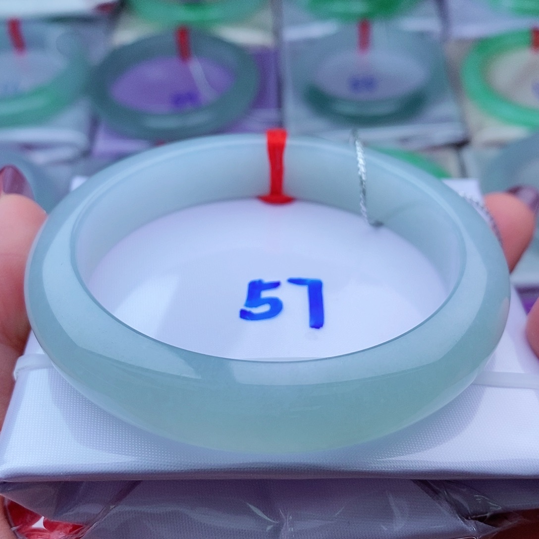 翡翠手镯未镶嵌冰胶蓝底（153编）