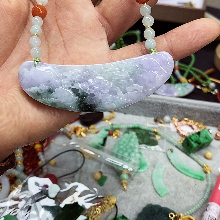 翡翠颈饰未镶嵌吊坠