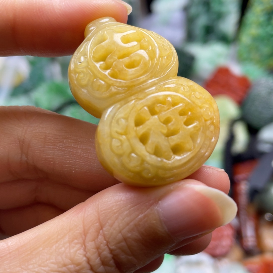 翡翠颈饰未镶嵌牌子