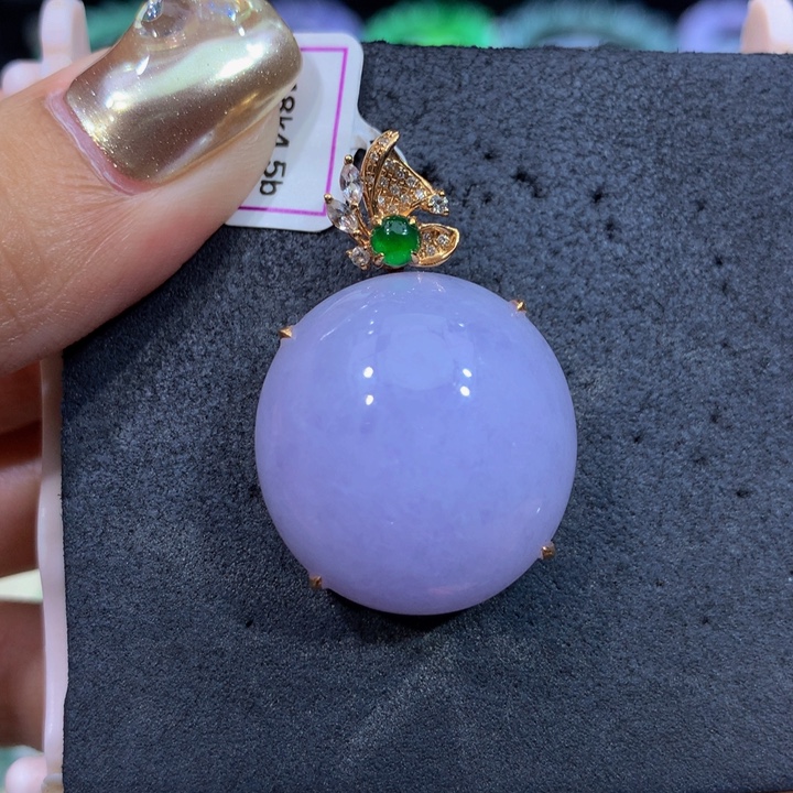 翡翠18K金镶嵌颈饰翡翠