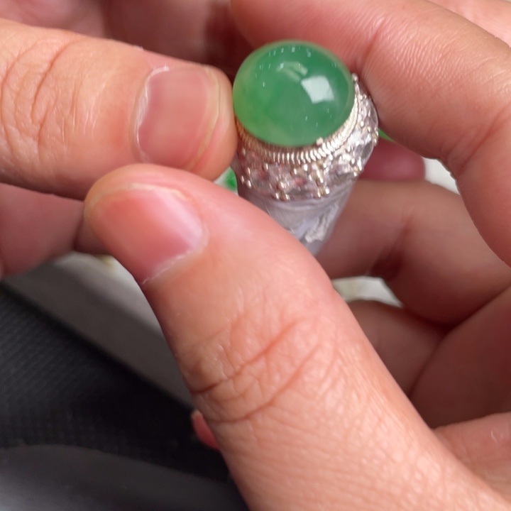 翡翠戒指未镶嵌缅甸天然翡翠戒指