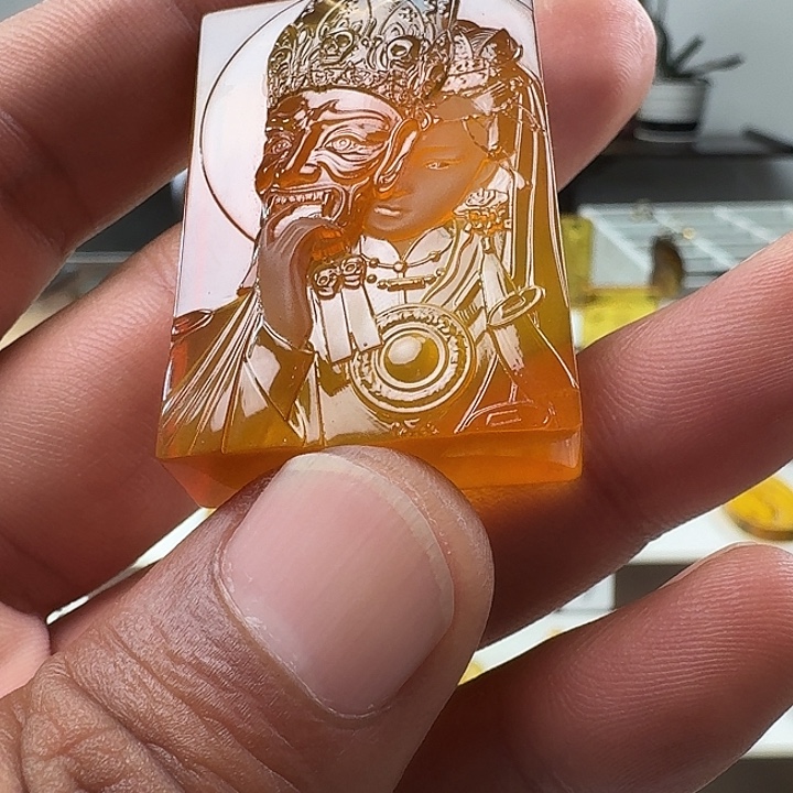 琥珀未镶嵌颈饰扎基拉姆