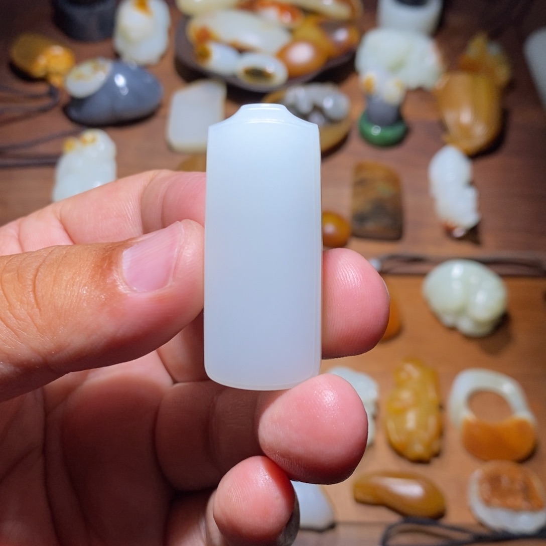 和田玉未镶嵌颈饰都**?