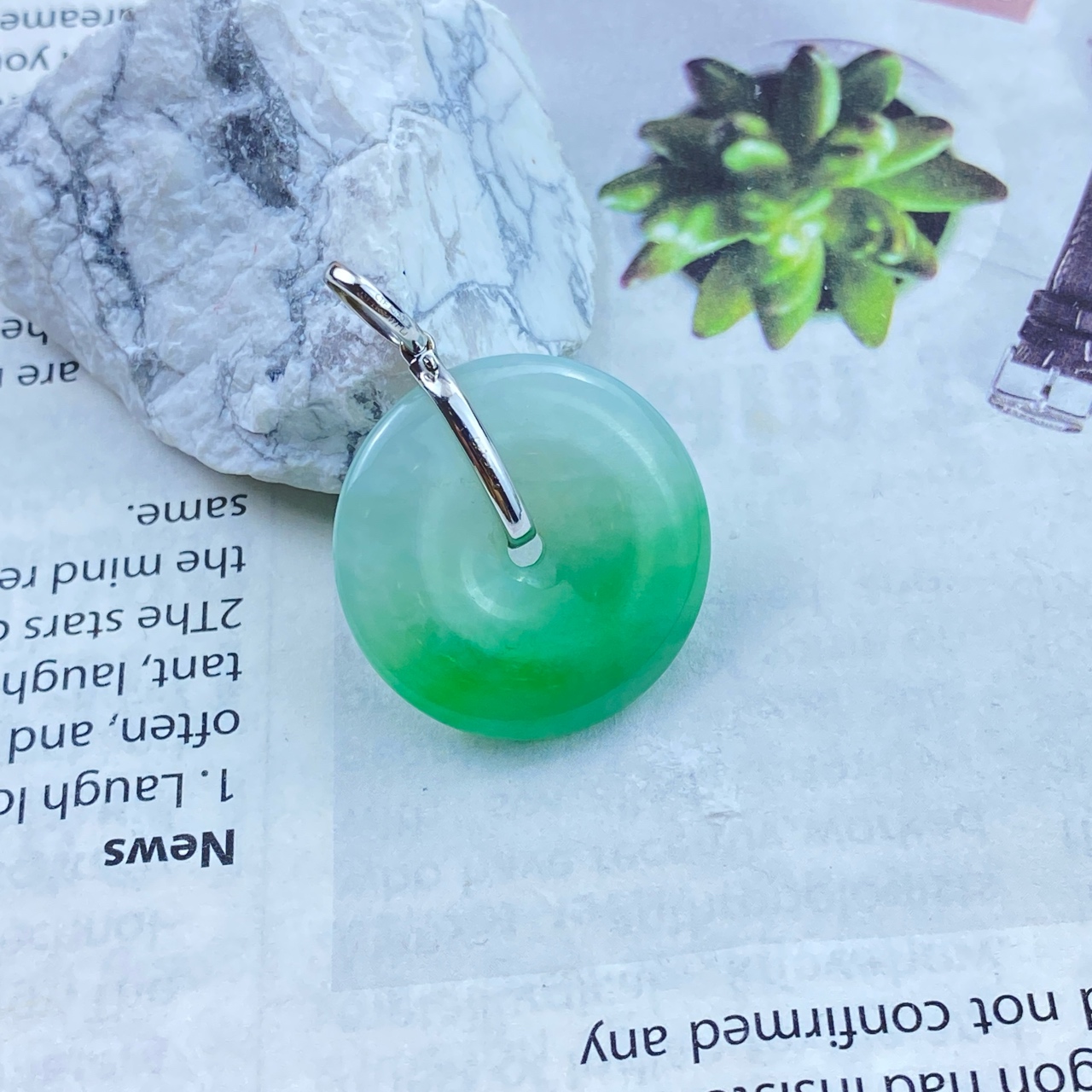 99新  平安扣 直径25.3毫米 厚4.5毫米 18K白金镶嵌 